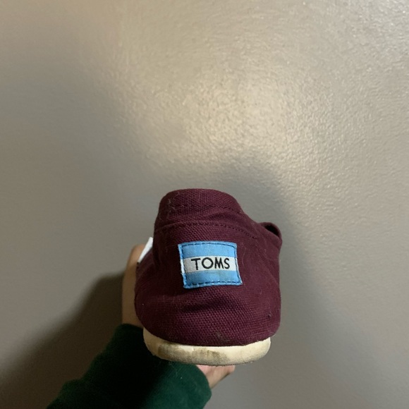 Toms Shoes Burgandy - Picture 5 of 9